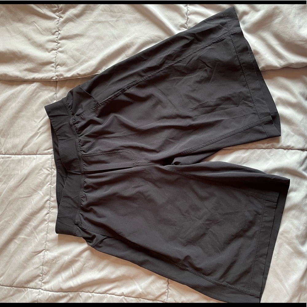 Lululemon 9” no liner